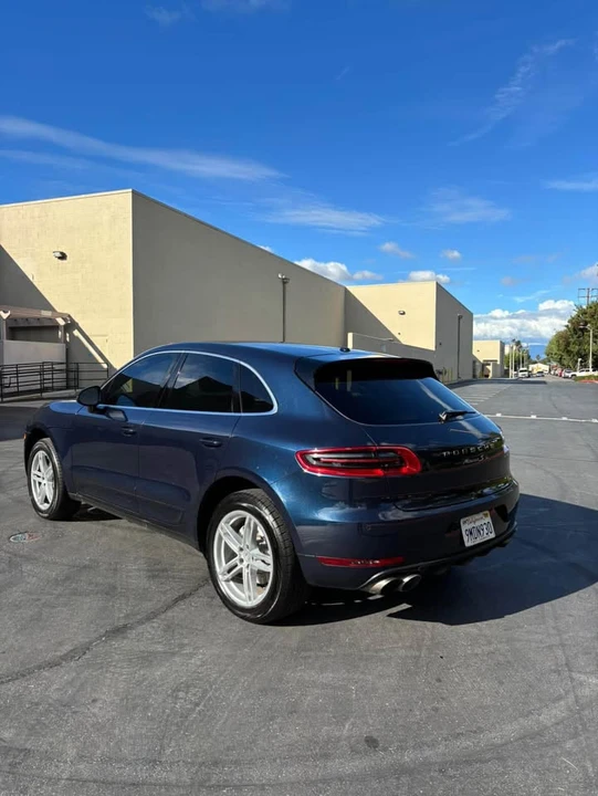 2017 Porsche Macan - Image 2 of 8