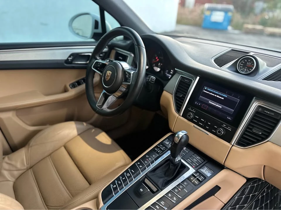 2017 Porsche Macan - Image 10 of 12
