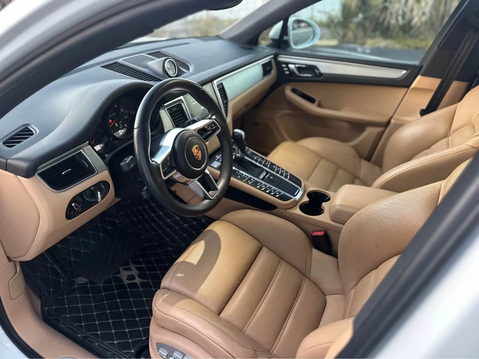 2017 Porsche Macan - Image 7 of 12