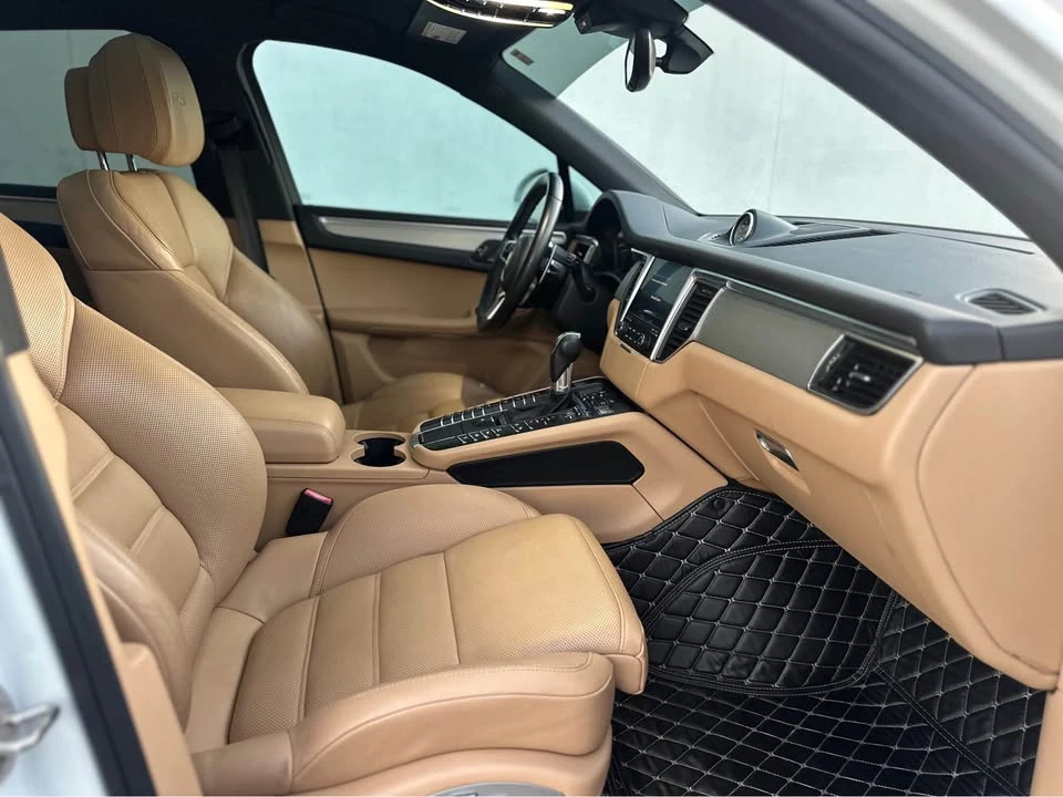 2017 Porsche Macan - Image 9 of 12