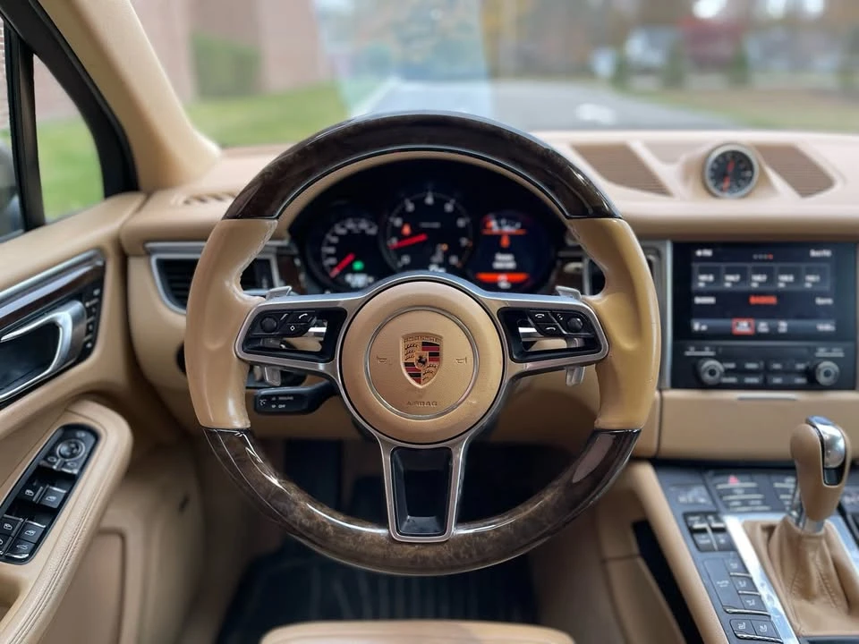 2017 Porsche Macan - Image 10 of 15