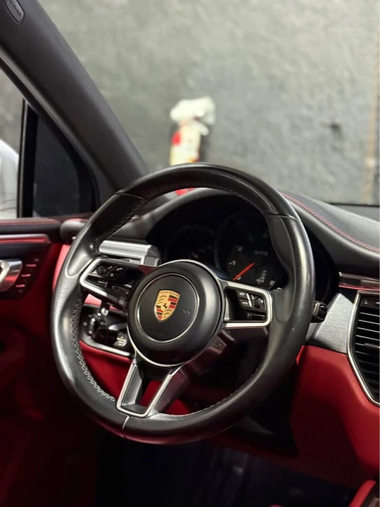 2017 Porsche Macan - Image 6 of 8