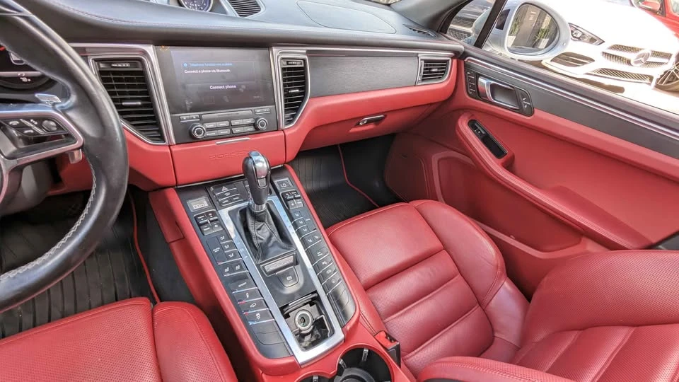 2017 Porsche Macan - Image 13 of 15