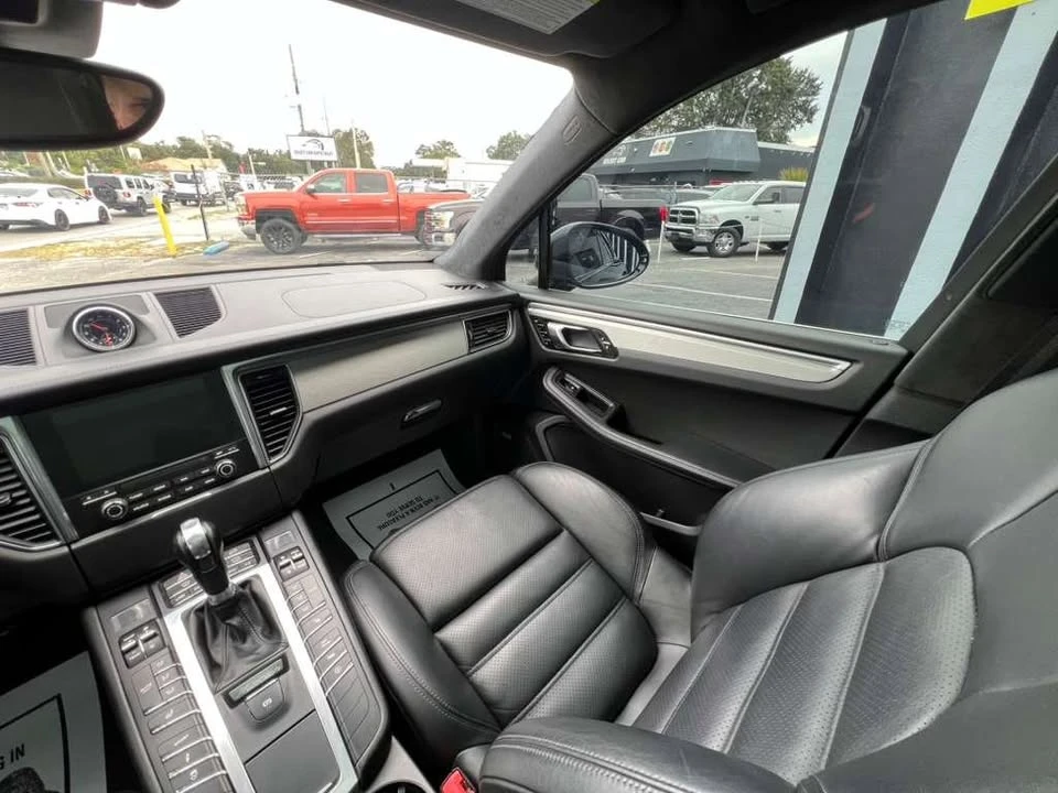 2017 Porsche Macan - Image 10 of 12