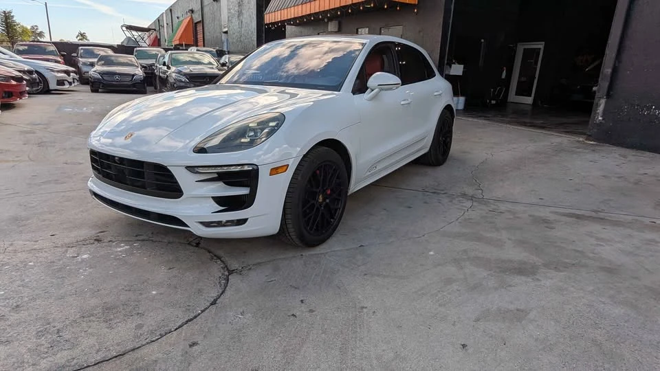 2017 Porsche Macan - Image 2 of 15