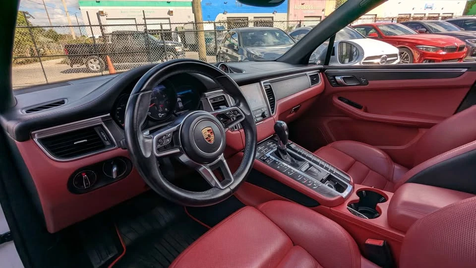 2017 Porsche Macan - Image 11 of 15