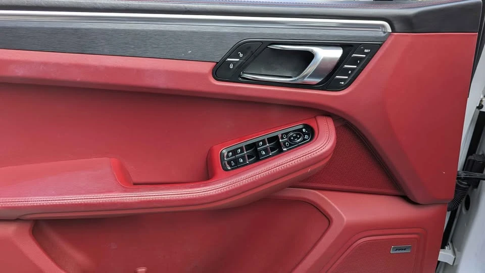 2017 Porsche Macan - Image 12 of 15