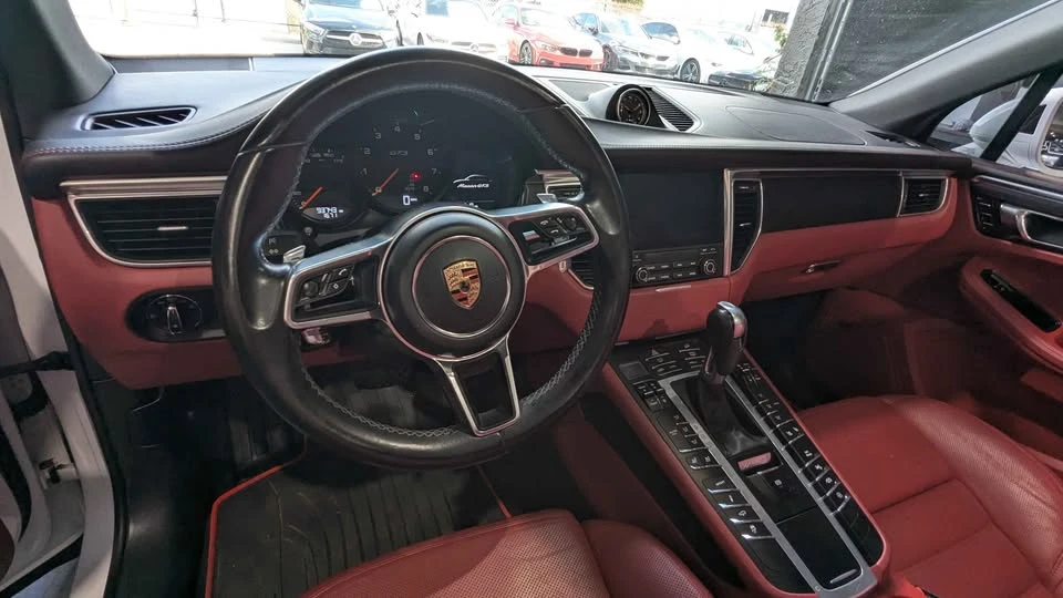 2017 Porsche Macan - Image 14 of 15