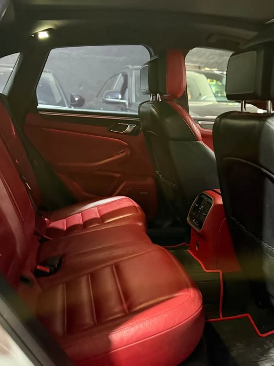 2017 Porsche Macan - Image 5 of 8