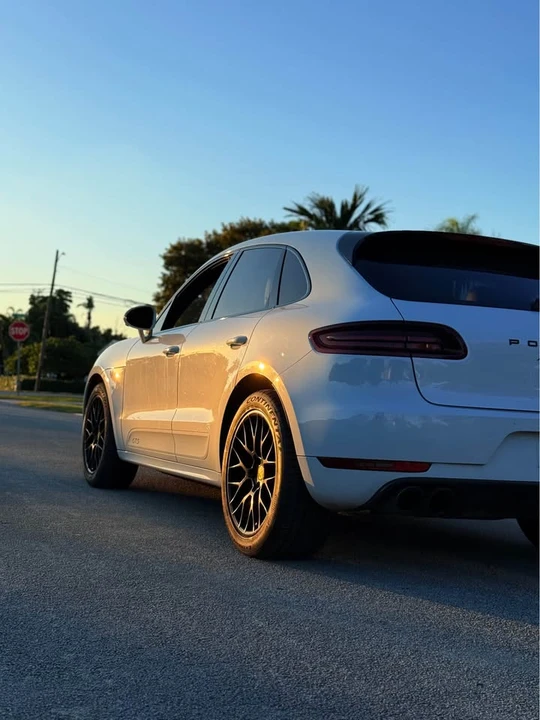 2017 Porsche Macan - Image 2 of 8