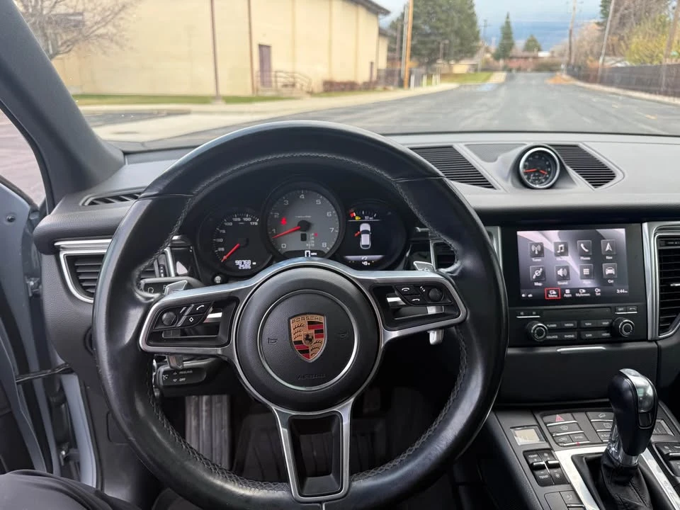 2017 Porsche Macan - Image 14 of 20