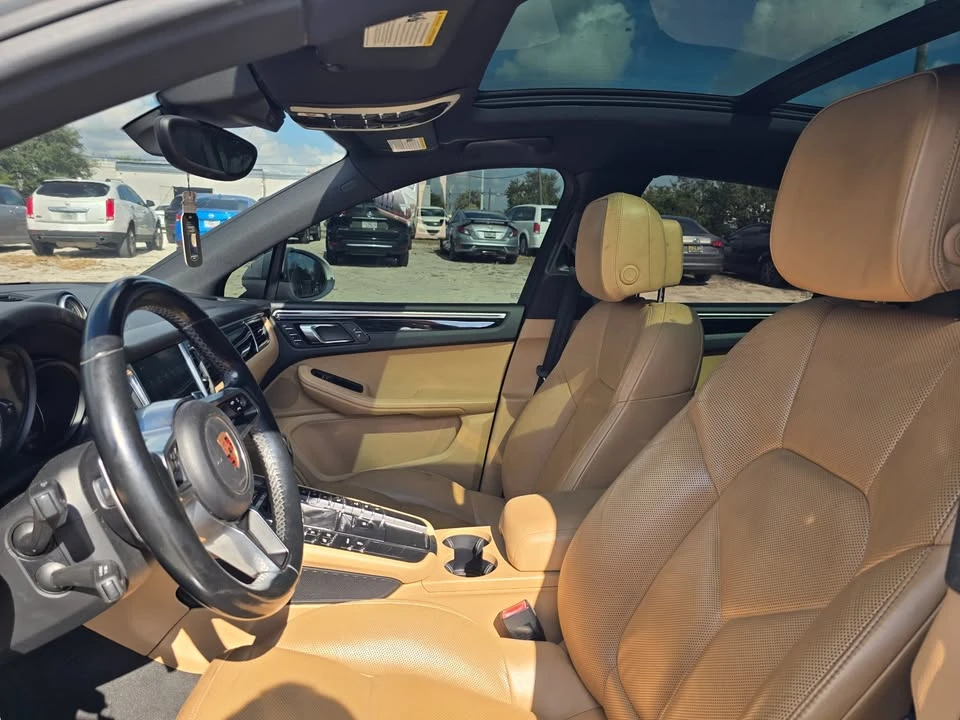 2017 Porsche Macan - Image 9 of 11