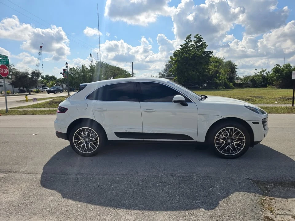 2017 Porsche Macan - Image 4 of 11