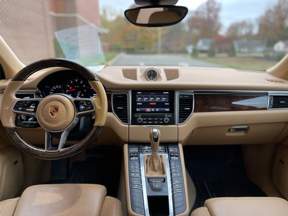 2017 Porsche Macan - Image 11 of 15