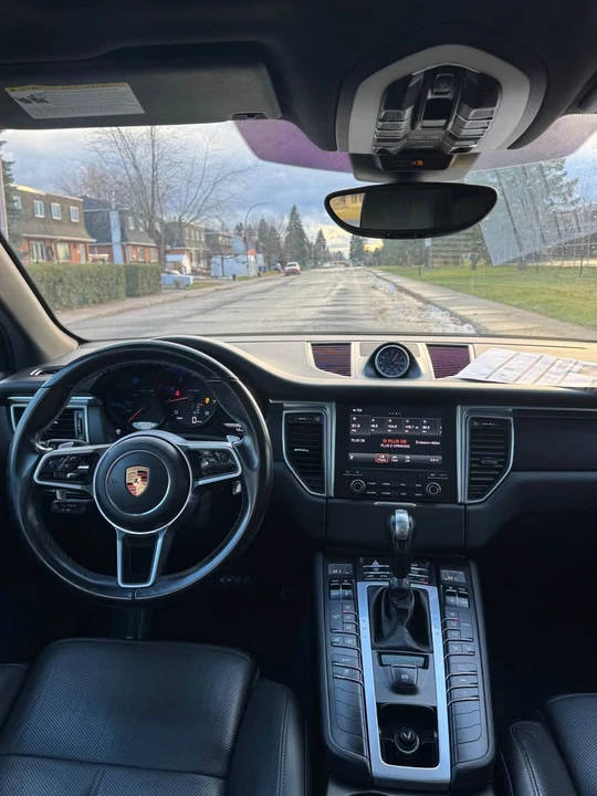 2017 Porsche Macan - Image 9 of 12