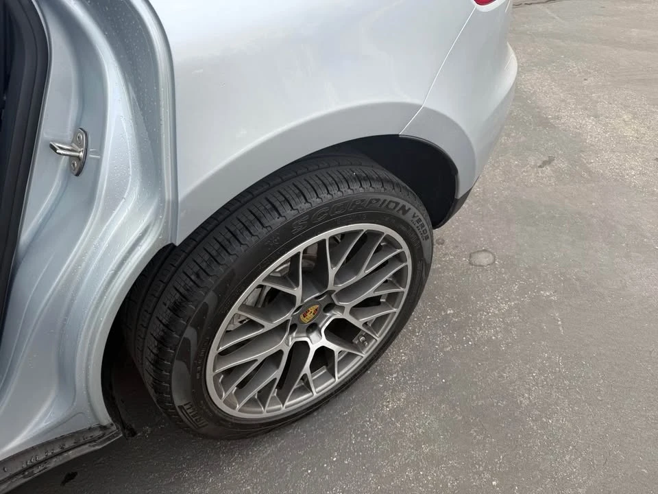 2017 Porsche Macan - Image 19 of 20