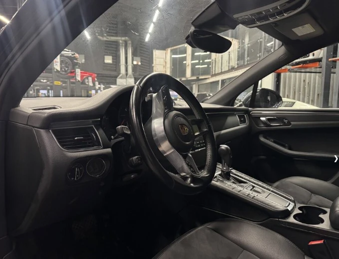 2017 Porsche Macan - Image 3 of 3