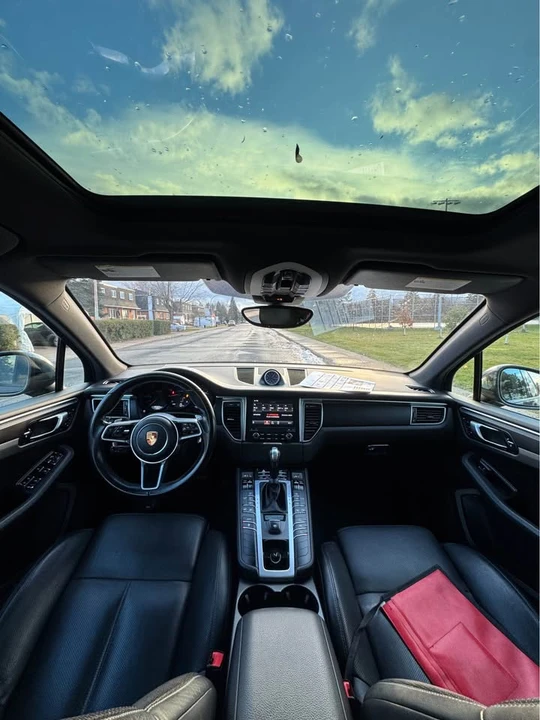 2017 Porsche Macan - Image 8 of 12