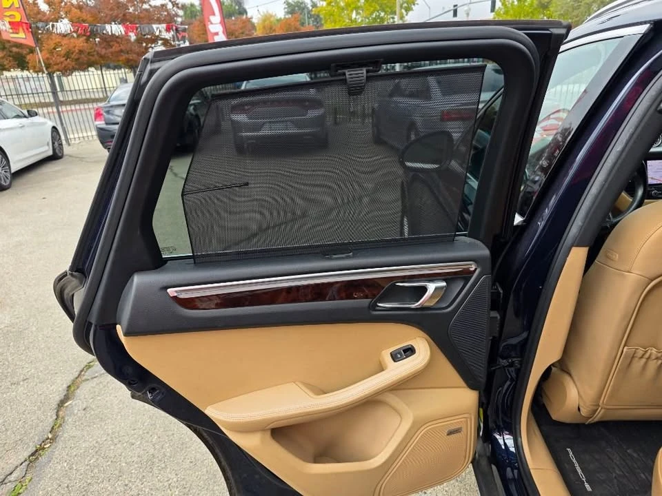2017 Porsche Macan - Image 14 of 17