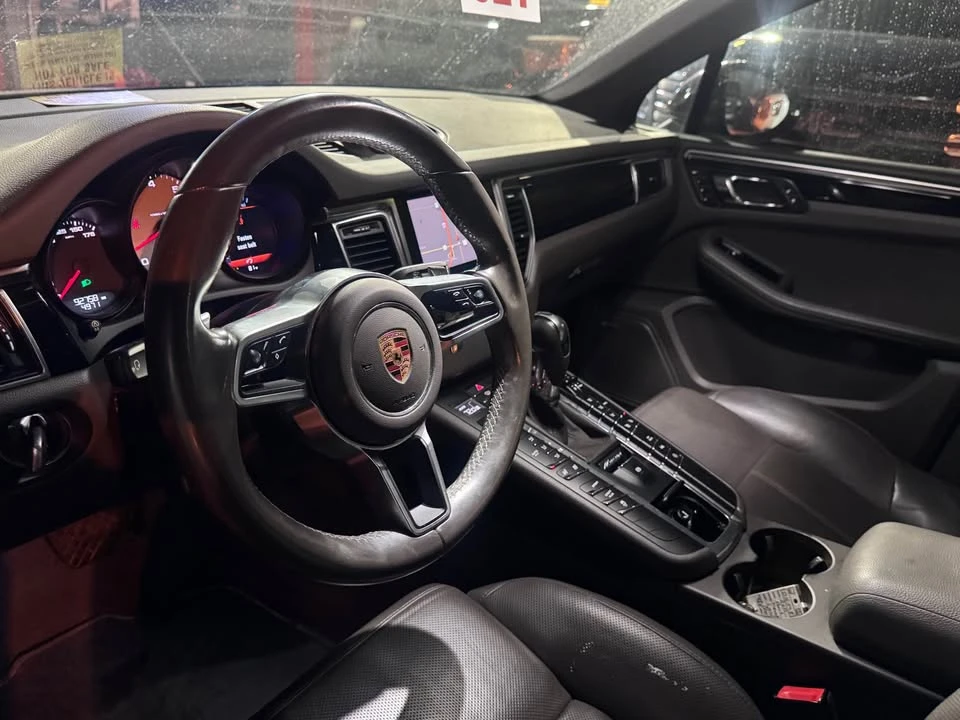 2017 Porsche Macan - Image 9 of 12