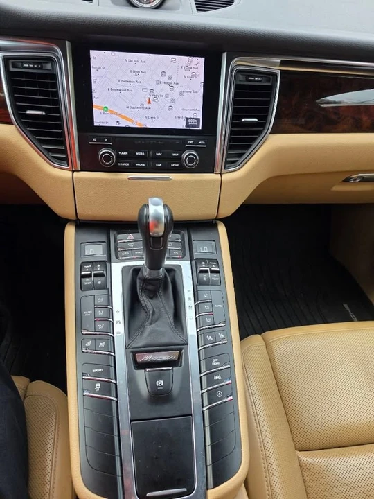 2017 Porsche Macan - Image 15 of 17