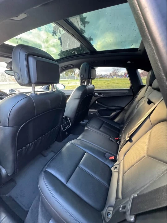 2017 Porsche Macan - Image 7 of 12