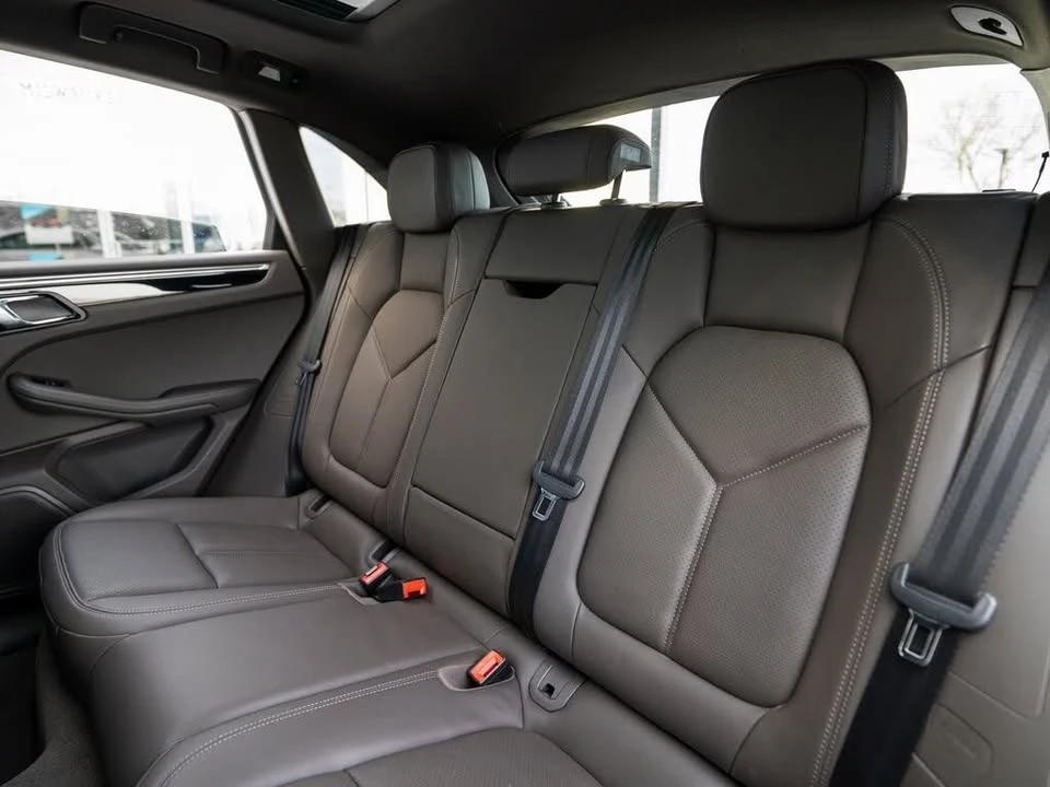 2017 Porsche Macan - Image 18 of 20