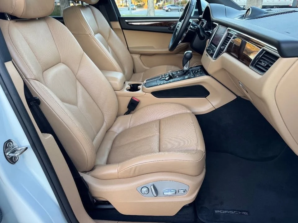 2017 Porsche Macan - Image 18 of 20