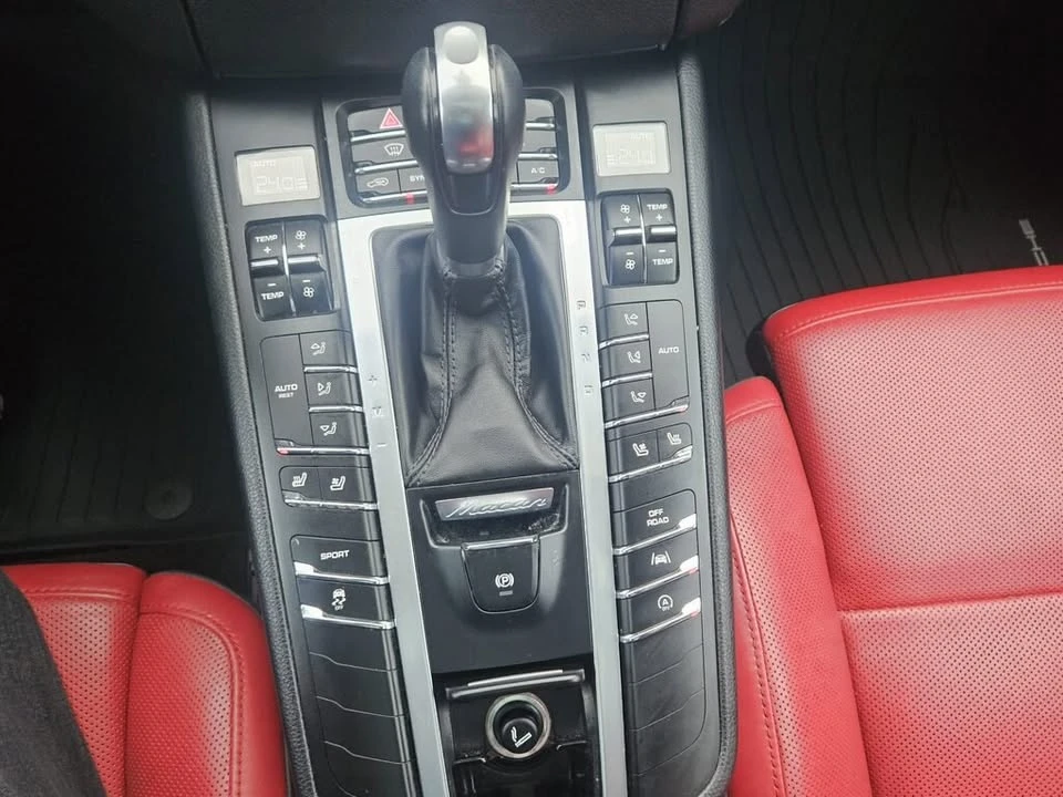 2017 Porsche Macan - Image 10 of 19