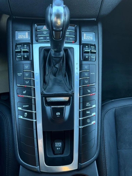 2017 Porsche Macan - Image 12 of 15