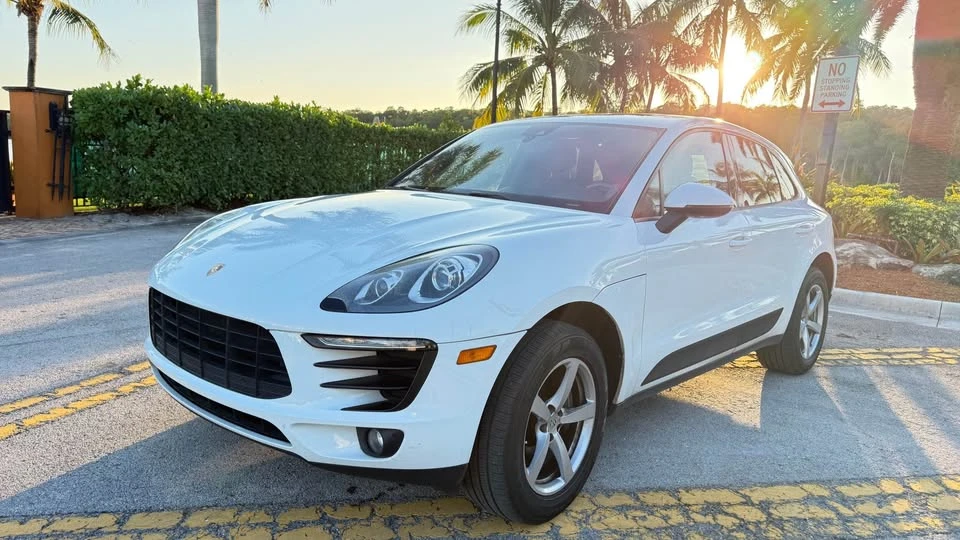 2017 Porsche Macan - Image 2 of 20