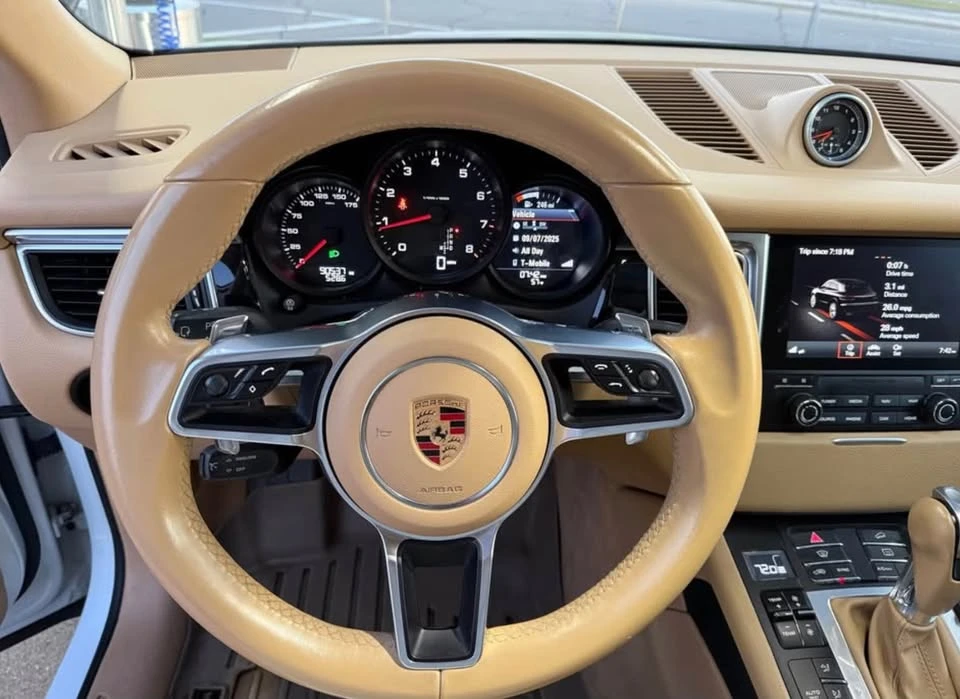 2017 Porsche Macan - Image 9 of 12