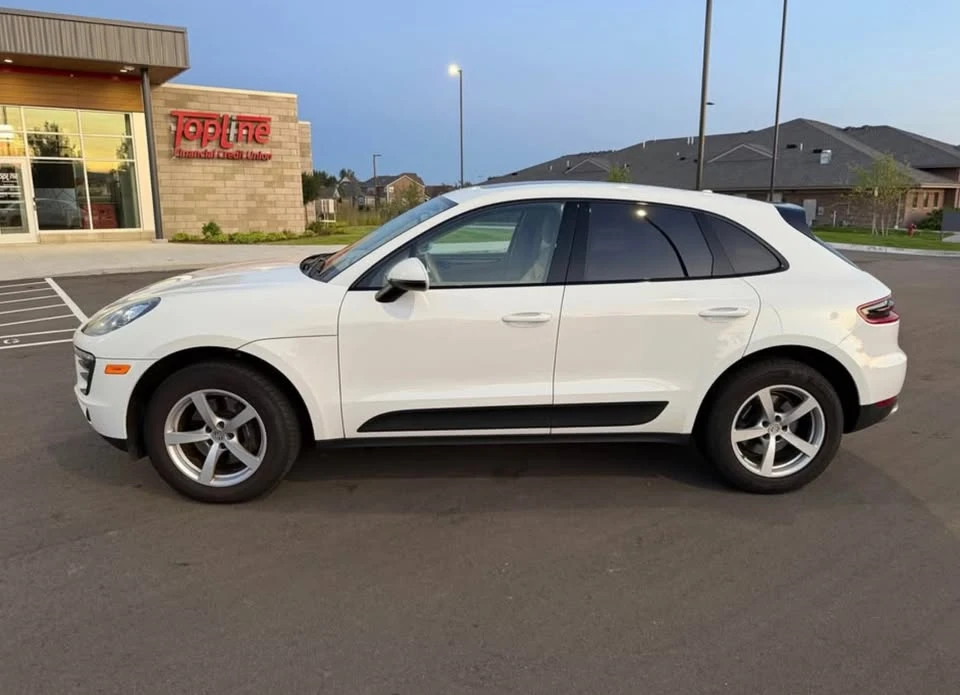 2017 Porsche Macan - Image 4 of 12