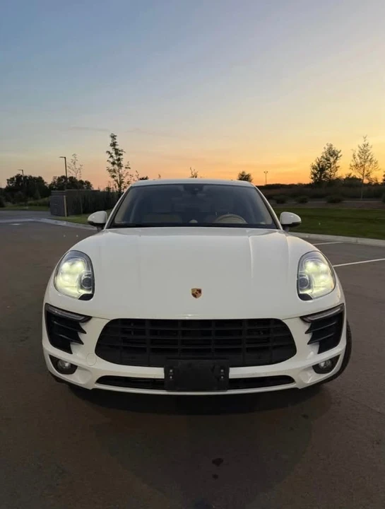 2017 Porsche Macan - Image 2 of 12