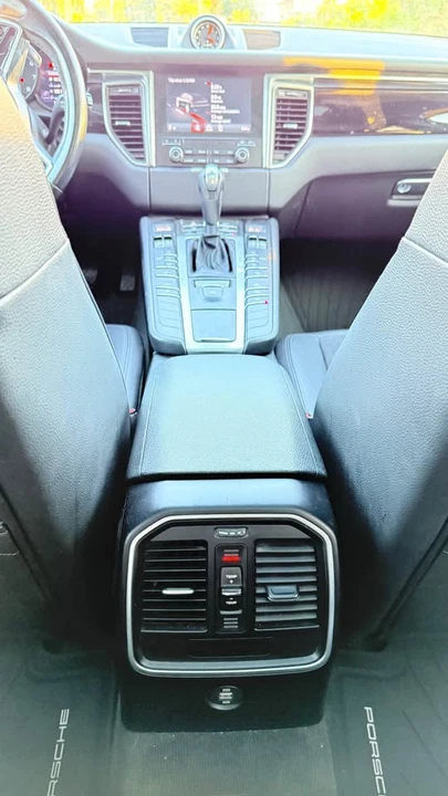 2017 Porsche Macan - Image 11 of 20