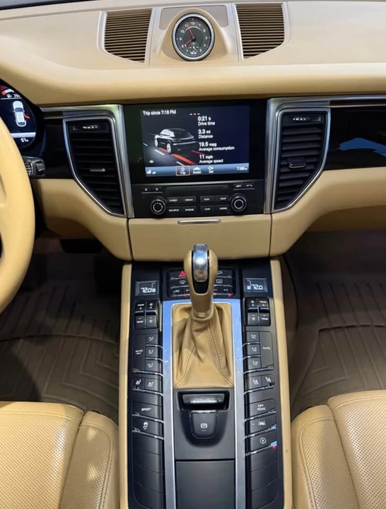 2017 Porsche Macan - Image 10 of 12