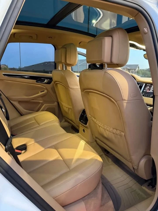 2017 Porsche Macan - Image 7 of 12