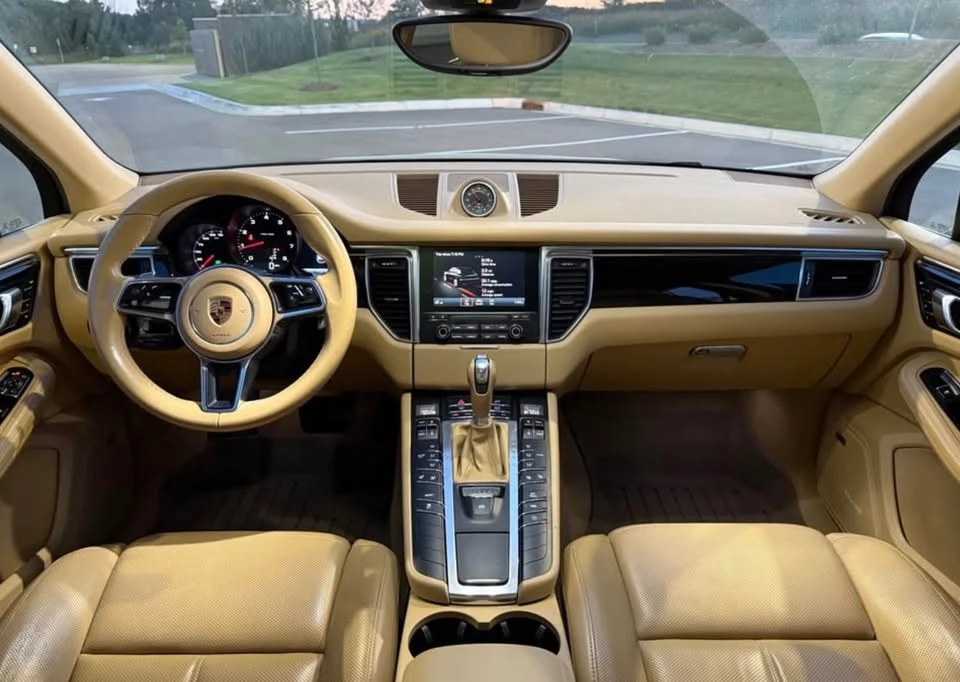 2017 Porsche Macan - Image 8 of 12