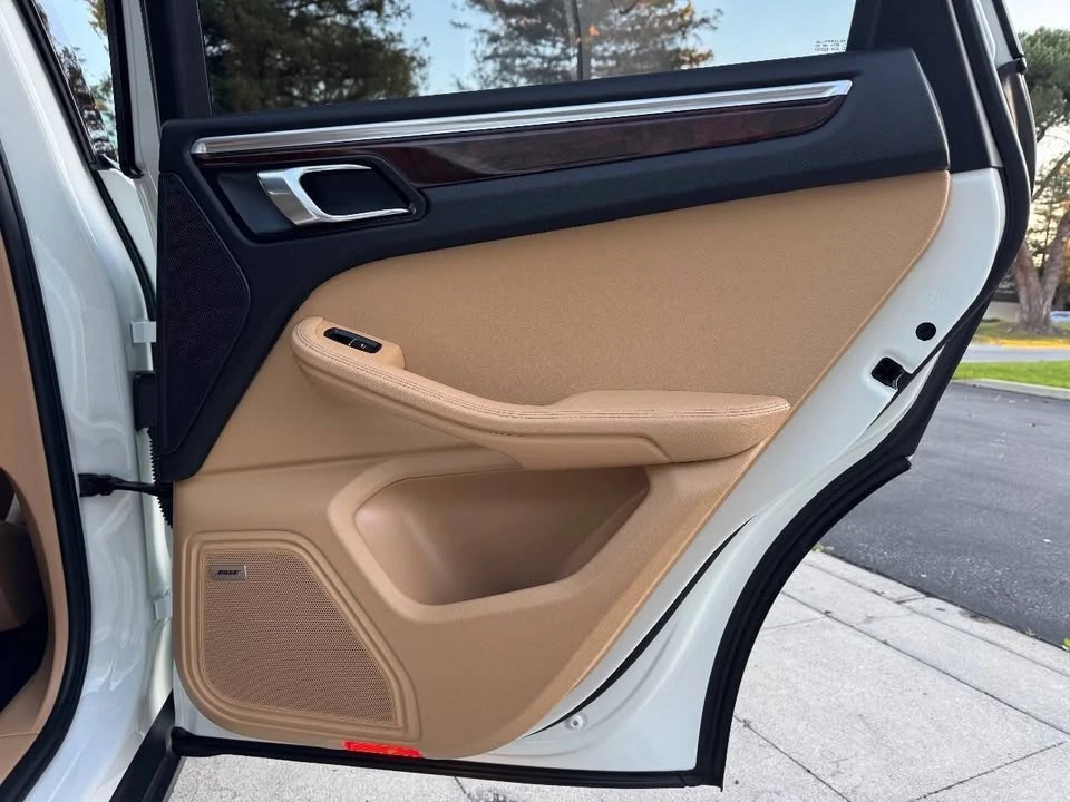 2017 Porsche Macan - Image 19 of 20