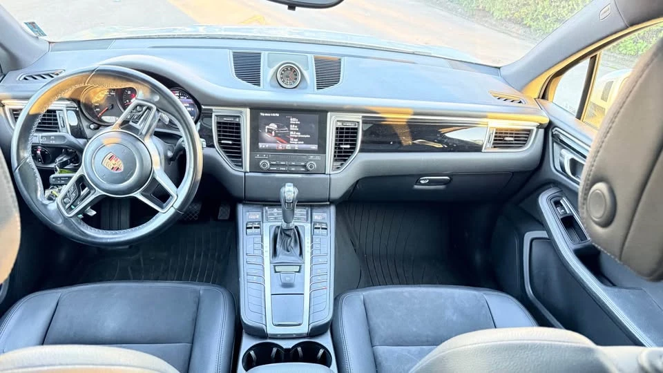 2017 Porsche Macan - Image 12 of 20
