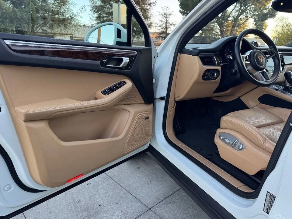 2017 Porsche Macan - Image 10 of 20