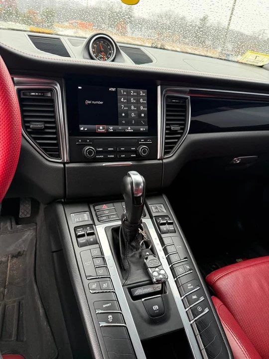 2017 Porsche Macan - Image 9 of 9