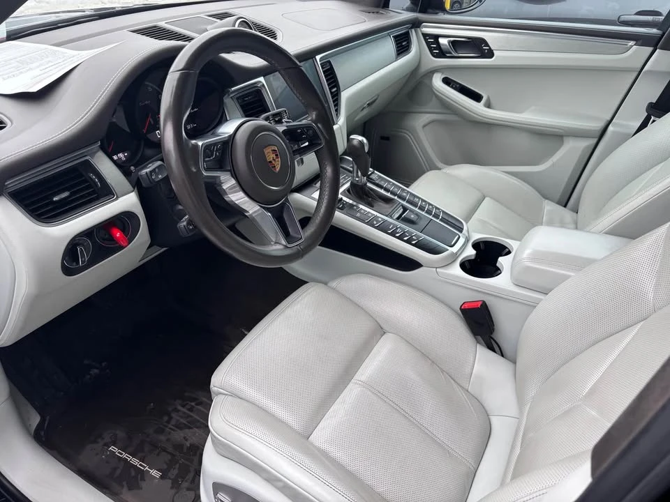 2017 Porsche Macan - Image 2 of 7