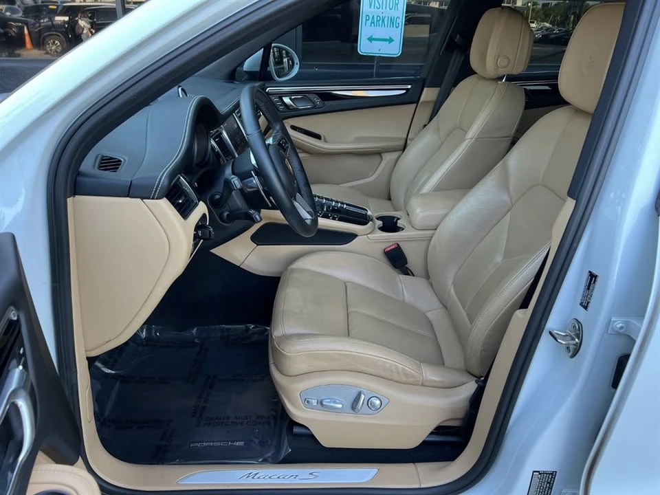 2017 Porsche Macan - Image 11 of 20