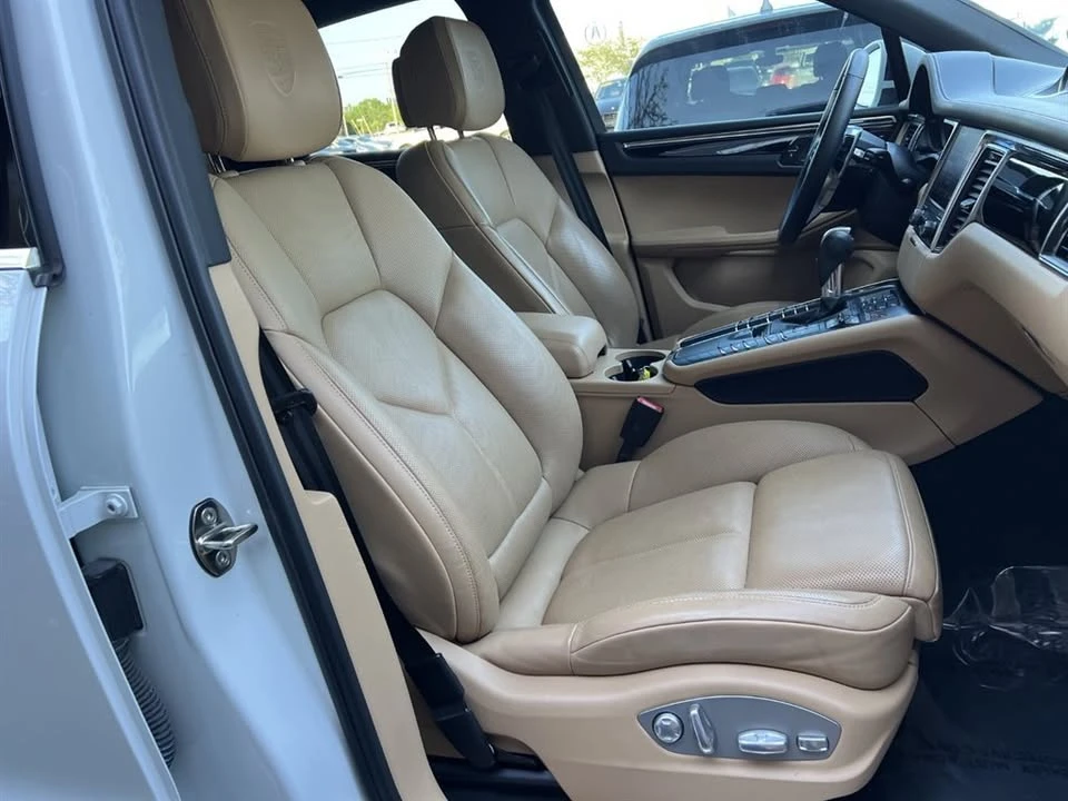 2017 Porsche Macan - Image 17 of 20