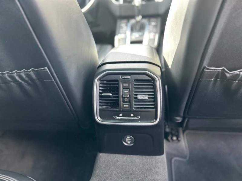 2017 Porsche Macan - Image 8 of 12