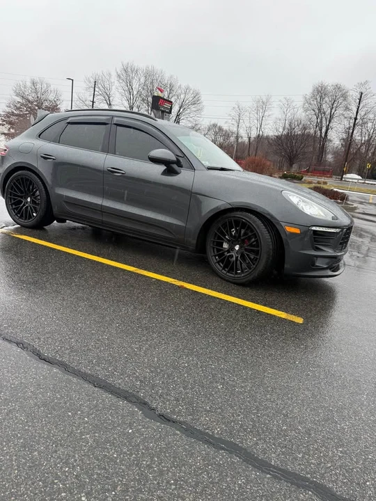 2017 Porsche Macan - Image 2 of 9