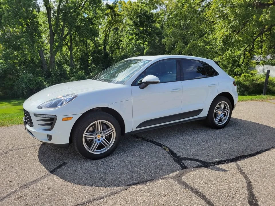 2017 Porsche Macan - Image 2 of 20