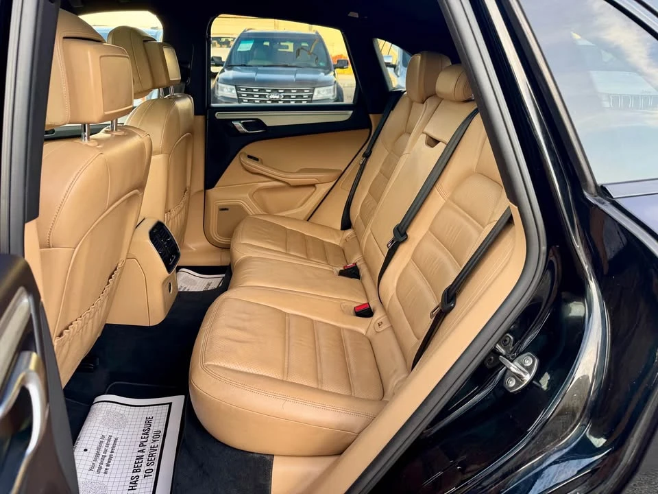 2017 Porsche Macan - Image 11 of 19