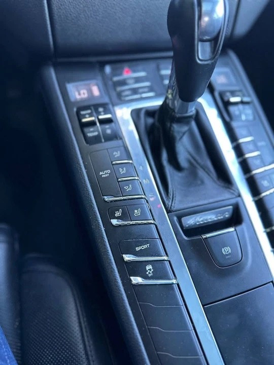 2017 Porsche Macan - Image 19 of 20